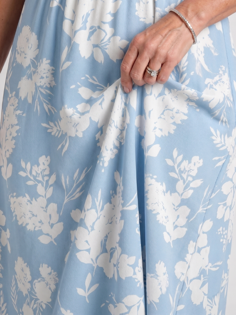 Irene | Midikleid mit Blütendruck in Hellblau