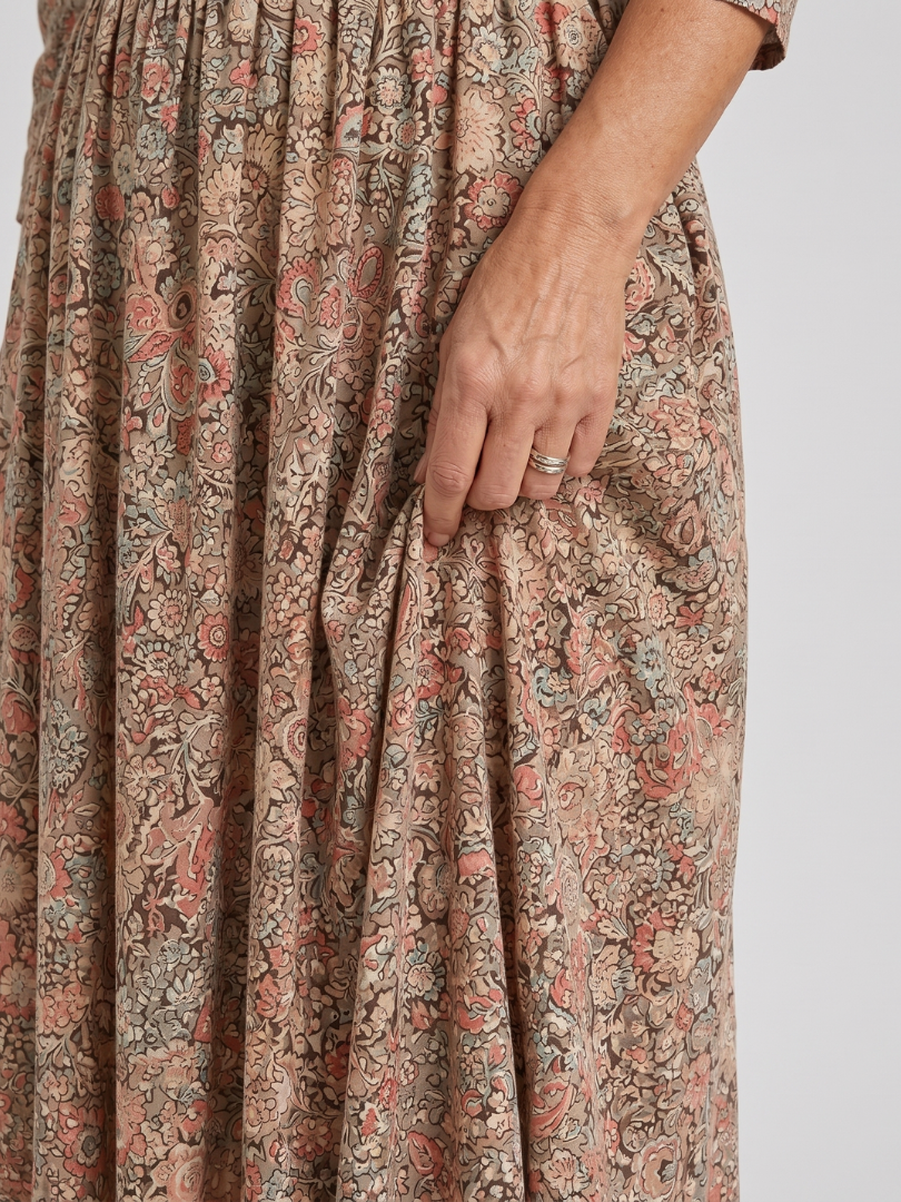 Kordelia | Midikleid mit Streublüten in Beige