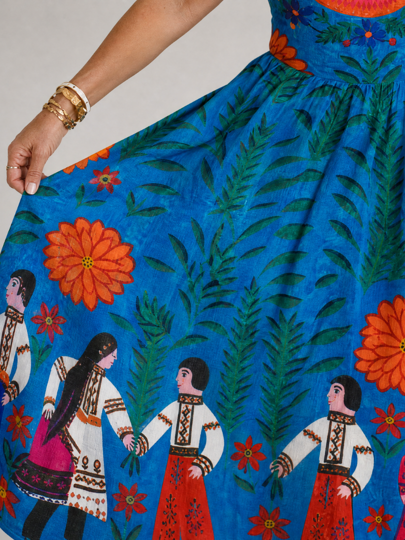 Britta | Midikleid mit Folklore-Druck in Blau