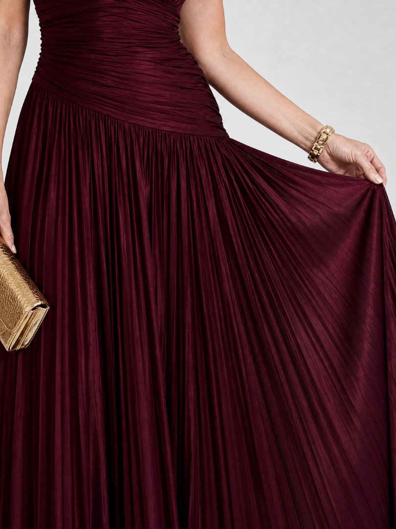 Theodolinde | Maxikleid in Bordeaux mit Plissee