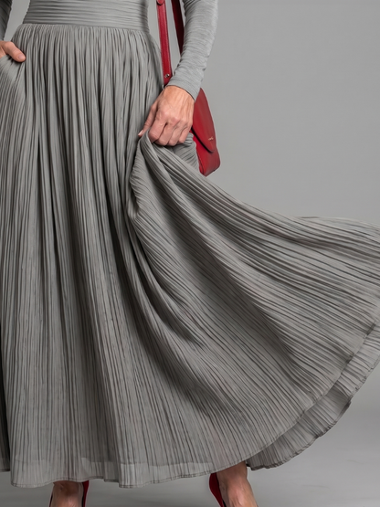 Gertrude | Kleid mit Rollkragen und Plisseerock