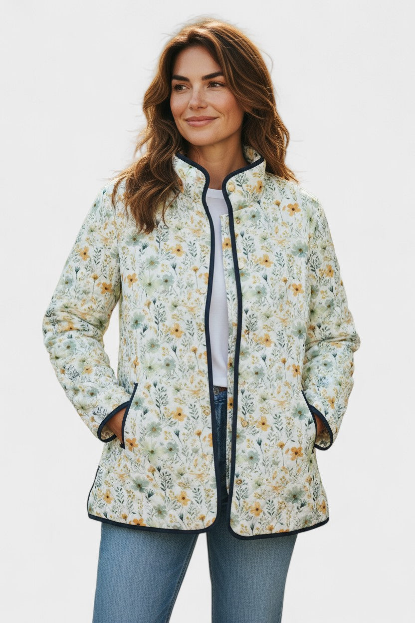 Alma | Helle gesteppte Jacke mit zartem Blumenmuster