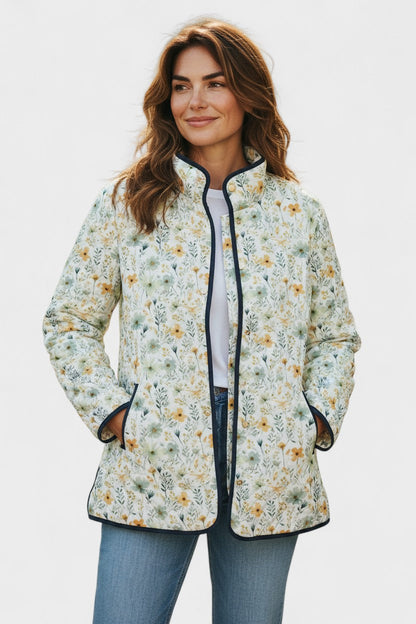 Alma | Helle gesteppte Jacke mit zartem Blumenmuster