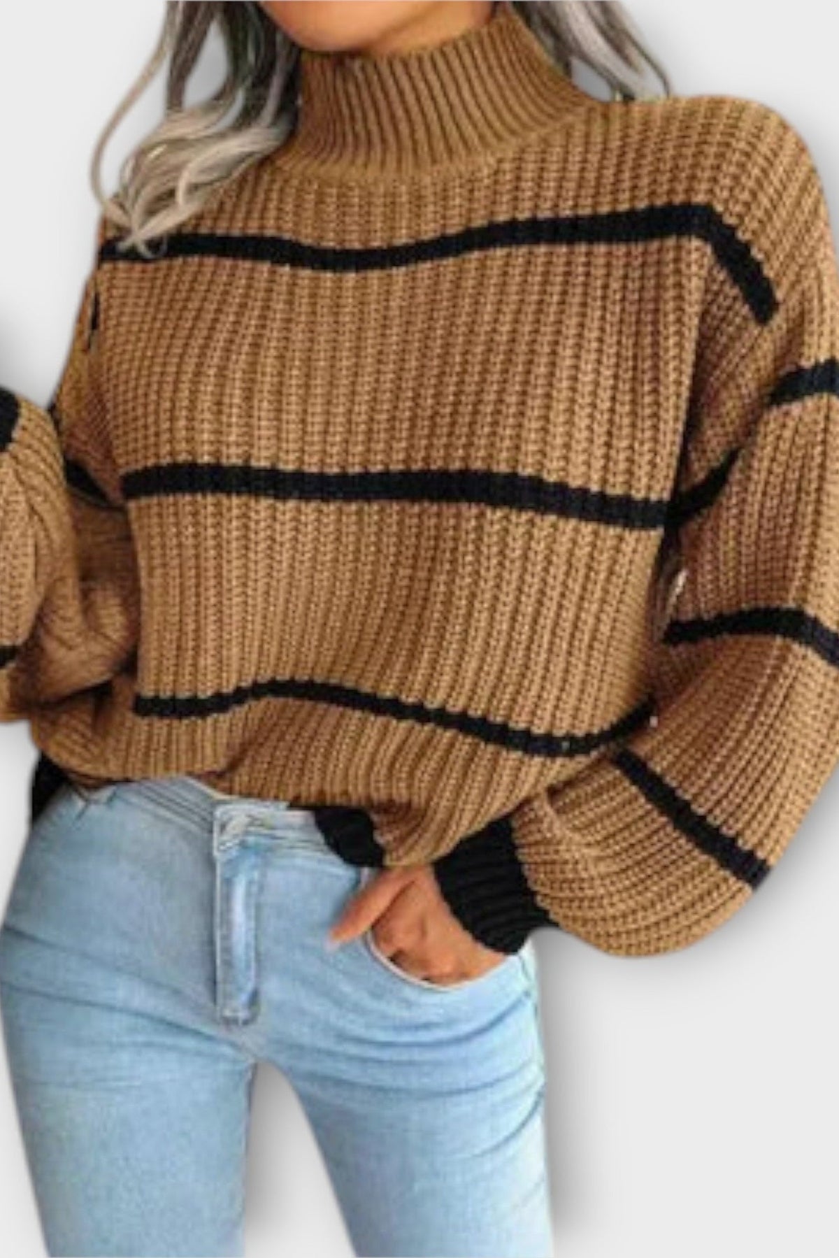 Alma | Olivgrüner gestreifter Strickpullover
