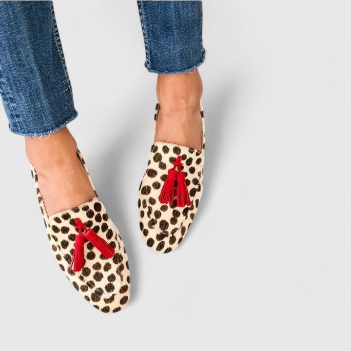 Amalia | Loafer mit Animalprint und roten Quasten