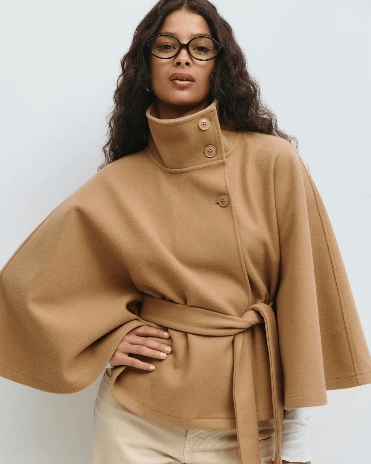 Amelia | Camelfarbener Cape-Mantel mit Gürtel
