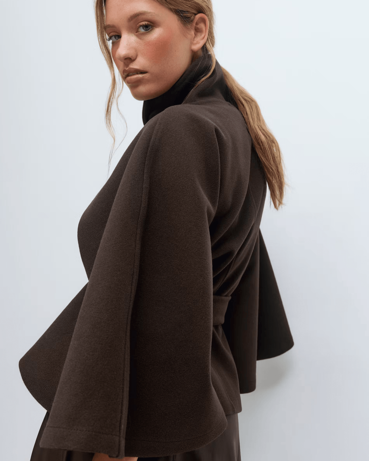 Amelia | Camelfarbener Cape-Mantel mit Gürtel