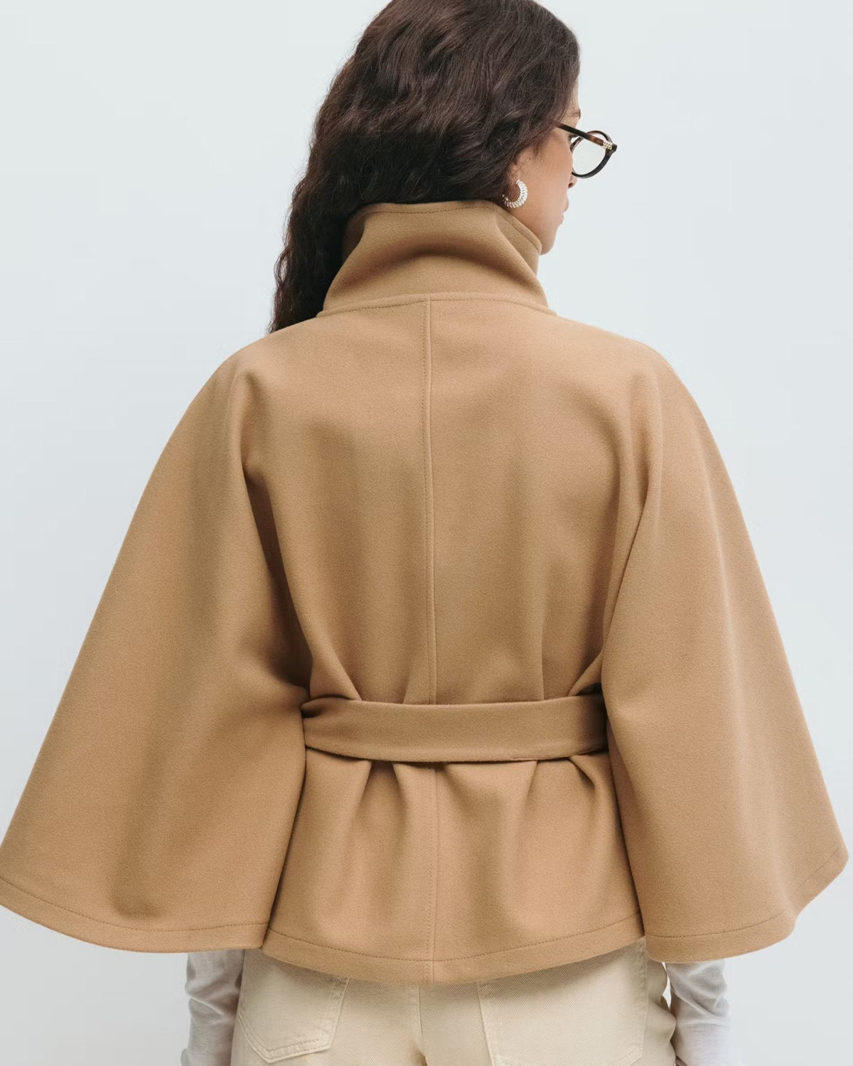 Amelia | Camelfarbener Cape-Mantel mit Gürtel