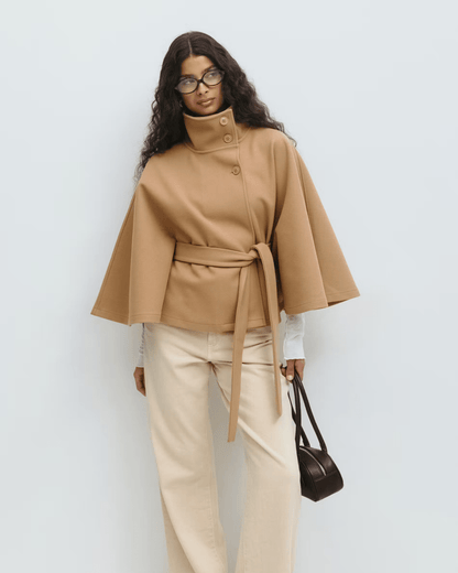 Amelia | Camelfarbener Cape-Mantel mit Gürtel