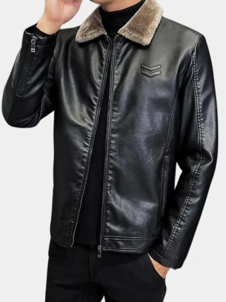 August | Schwarze Jacke mit Teddykragen