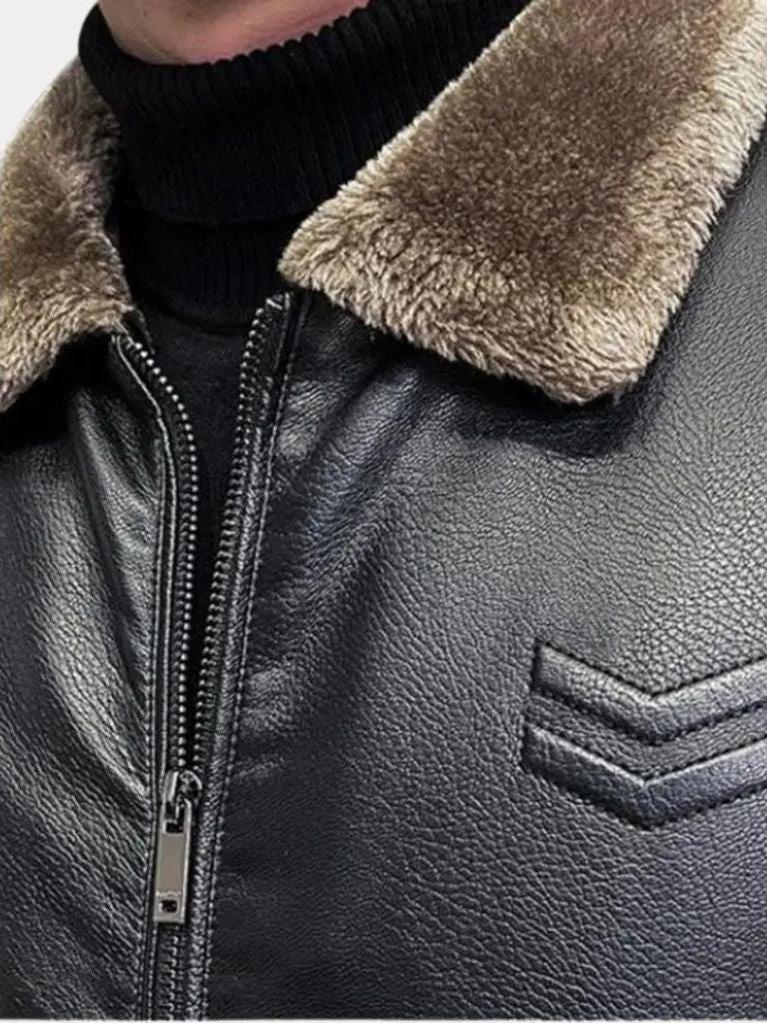 August | Schwarze Jacke mit Teddykragen