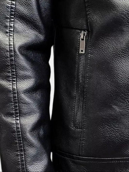 August | Schwarze Jacke mit Teddykragen