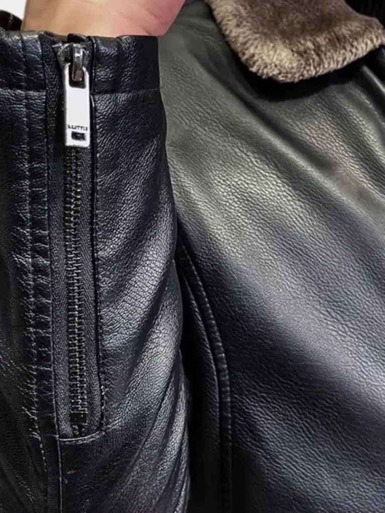 August | Schwarze Jacke mit Teddykragen