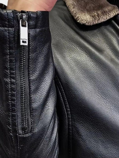 August | Schwarze Jacke mit Teddykragen