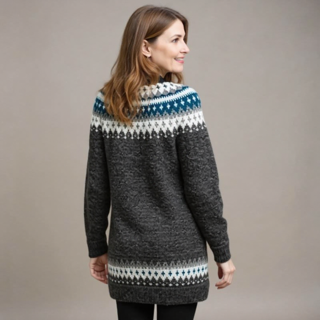 Adelheid | Langer Strickpullover mit Fair-Isle-Muster in Anthrazit und Blau