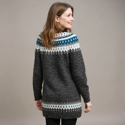 Adelheid | Langer Strickpullover mit Fair-Isle-Muster in Anthrazit und Blau