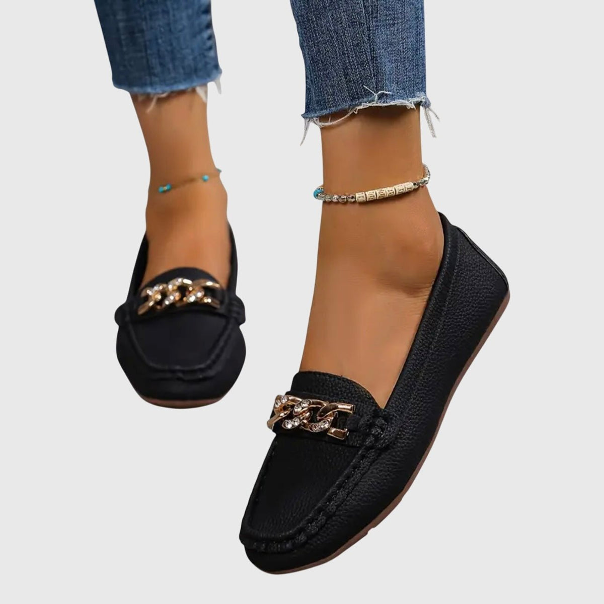 Astrid | Weißer Loafer mit Schmuckkette