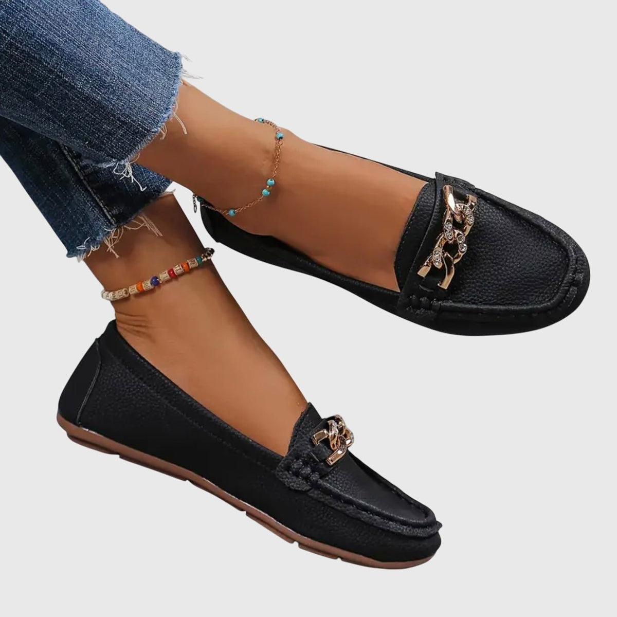 Astrid | Weißer Loafer mit Schmuckkette
