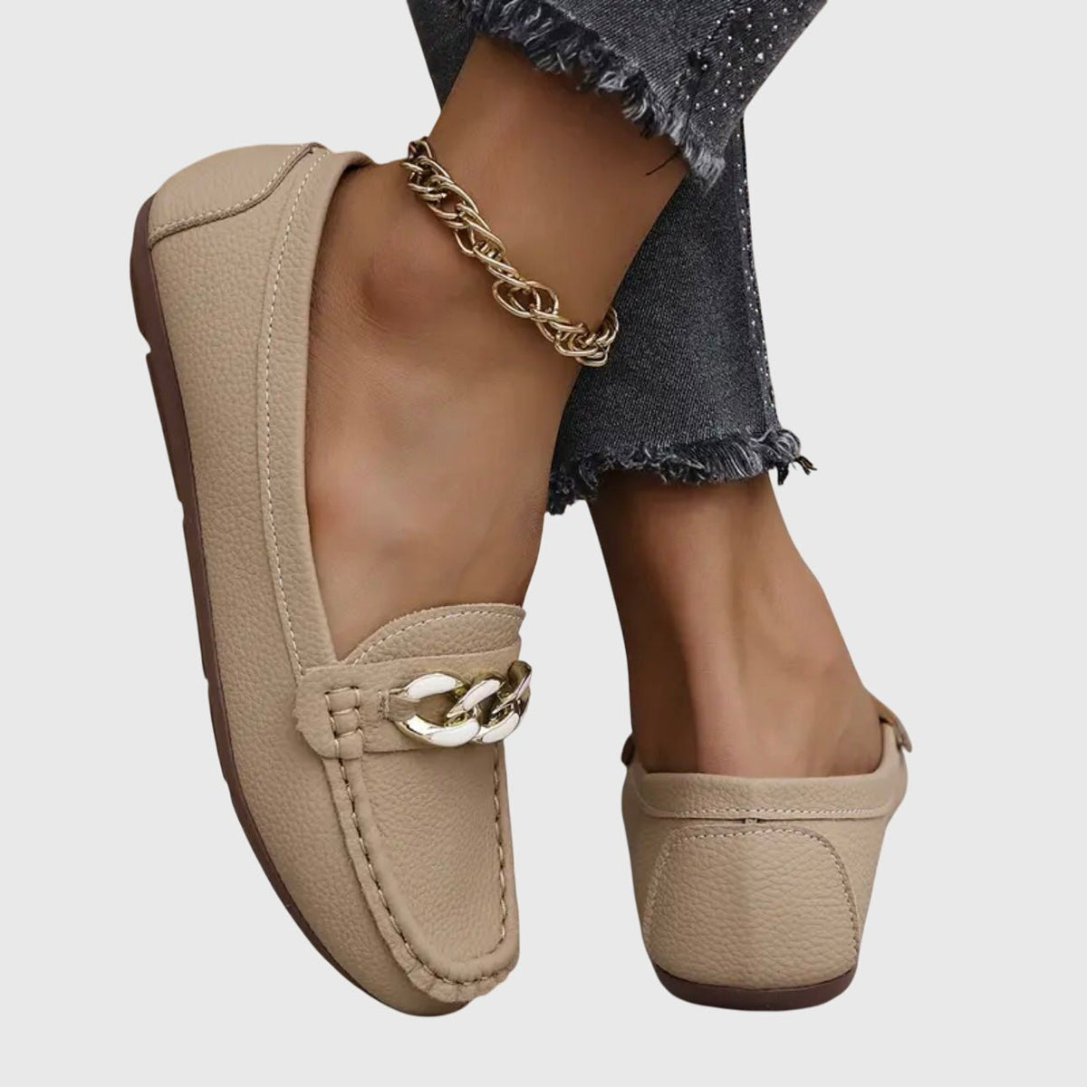 Astrid | Weißer Loafer mit Schmuckkette