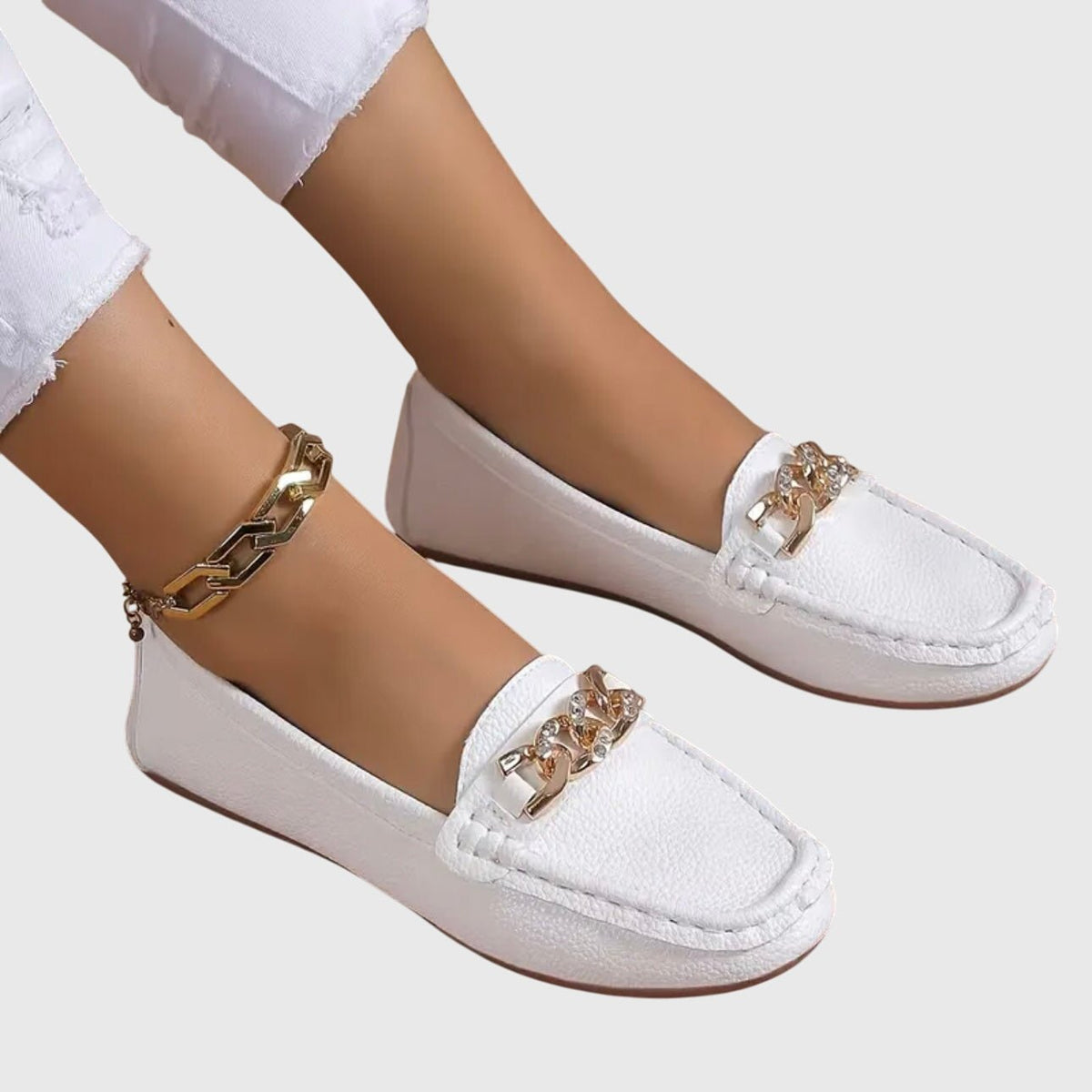 Astrid | Weißer Loafer mit Schmuckkette