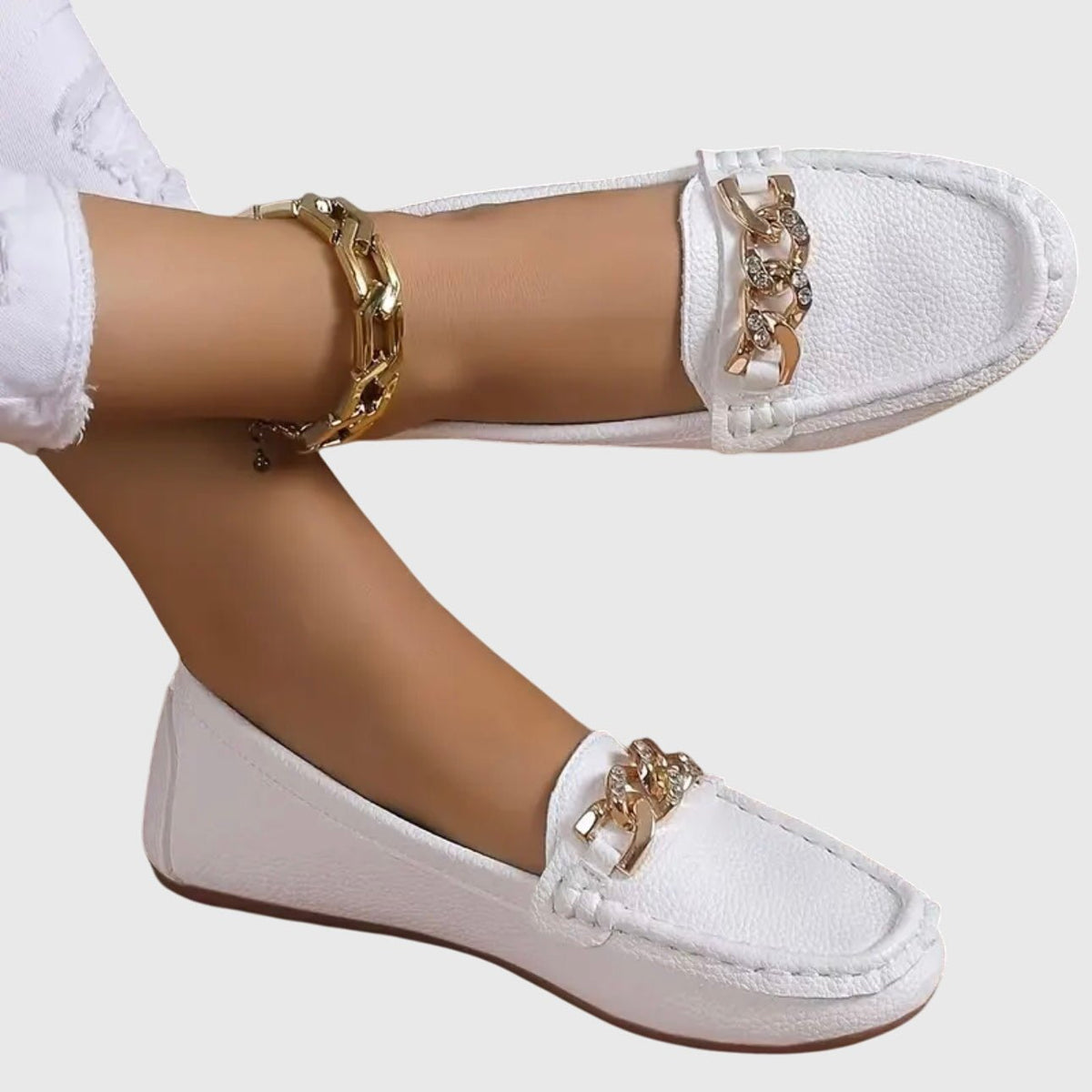 Astrid | Weißer Loafer mit Schmuckkette