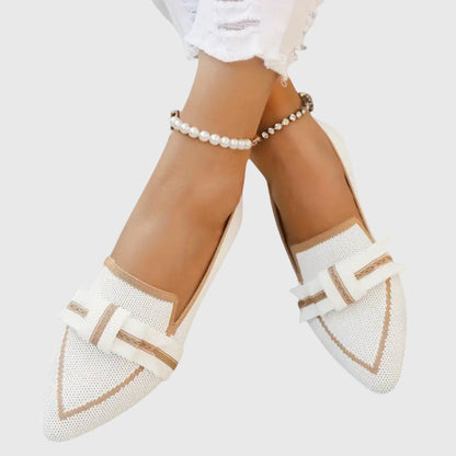 Beate | Schwarzer spitzer Loafer mit Zierspange