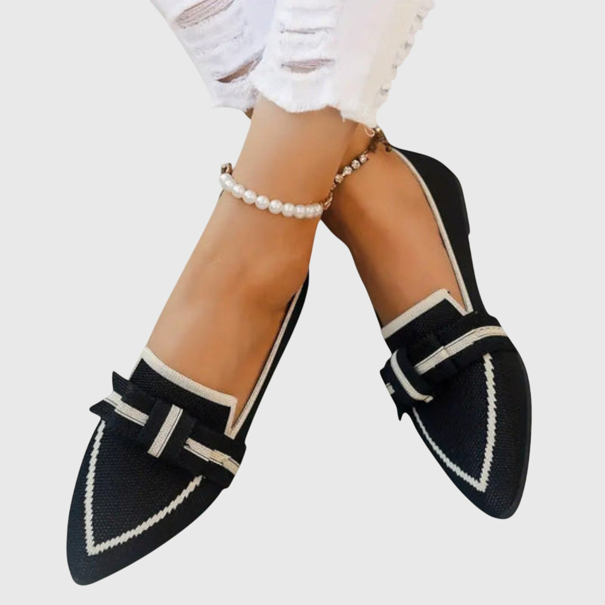 Beate | Schwarzer spitzer Loafer mit Zierspange