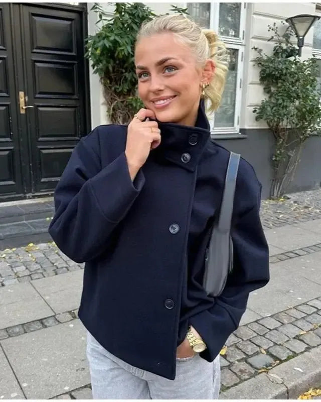 Camilla | Jacke mit hohem Kragen und Knöpfen