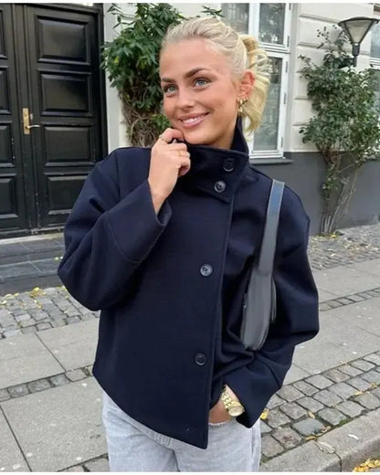 Camilla | Jacke mit hohem Kragen und Knöpfen