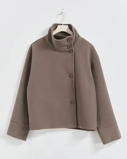 Camilla | Jacke mit hohem Kragen und Knöpfen