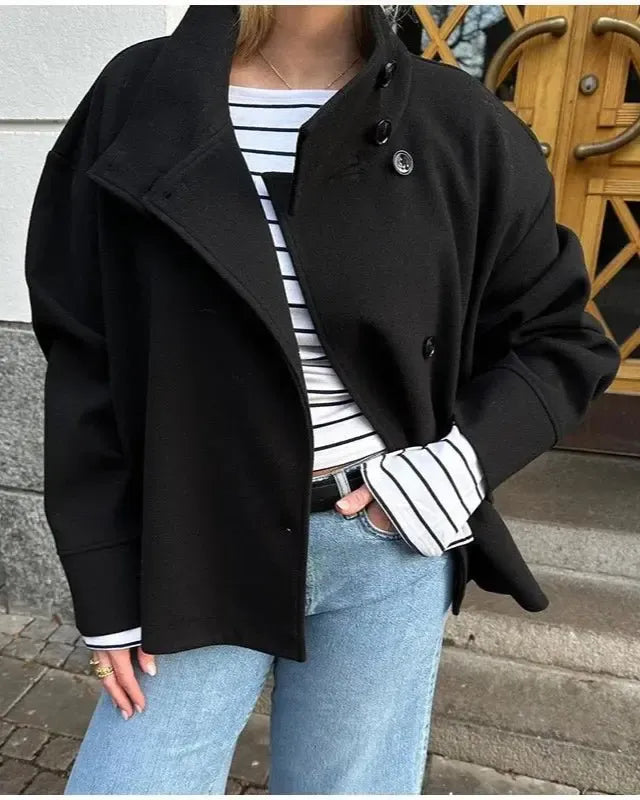 Camilla | Jacke mit hohem Kragen und Knöpfen