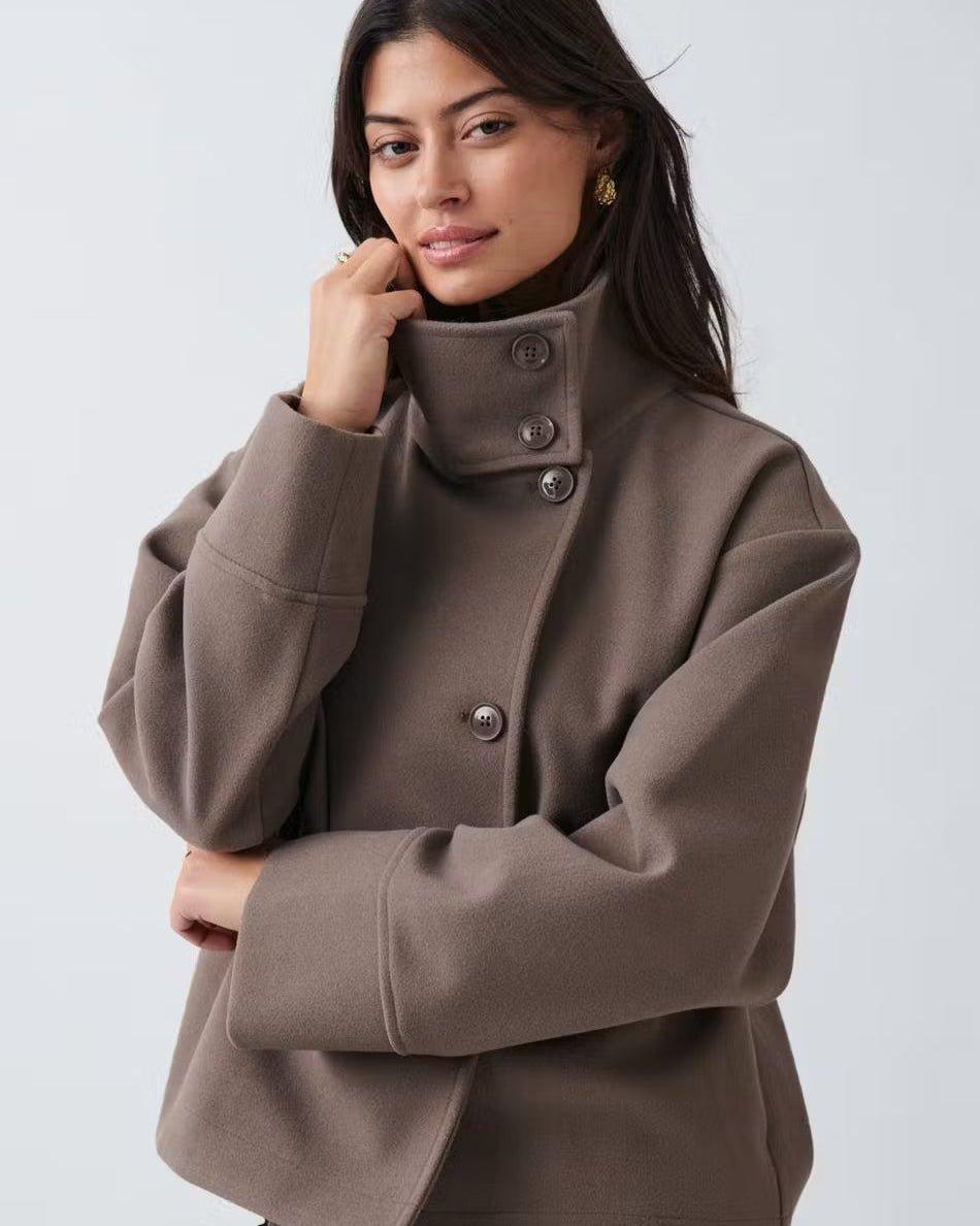 Camilla | Jacke mit hohem Kragen und Knöpfen
