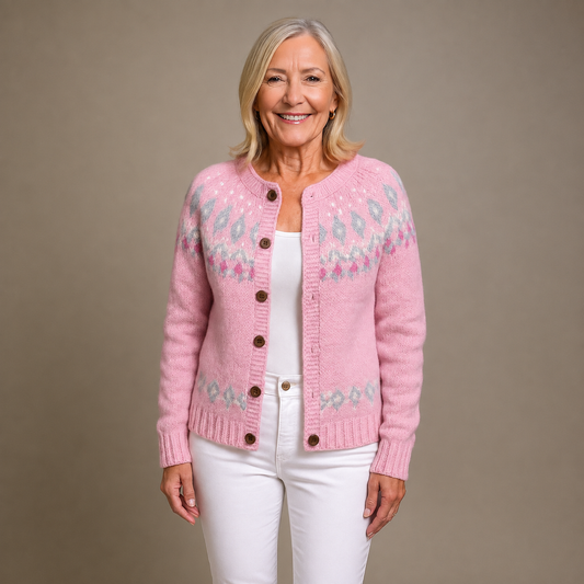 Greta | Zartrosa Strickjacke mit Muster