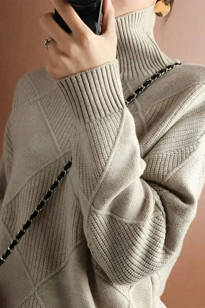Ciara | Rollkragenpullover in Himbeerrot