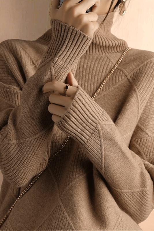 Ciara | Rollkragenpullover in Himbeerrot