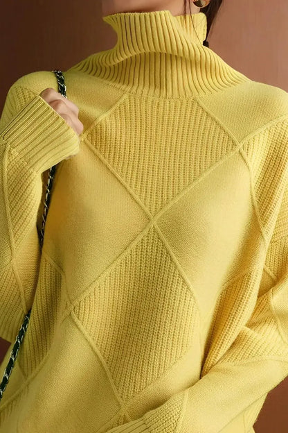 Ciara | Rollkragenpullover in Himbeerrot