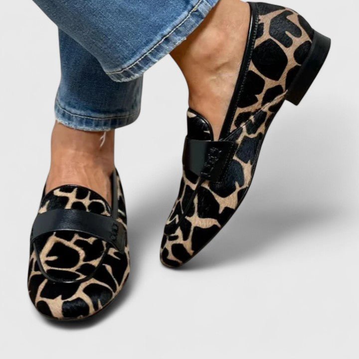 Ellen | Loafer mit Animalprint und Zierspange