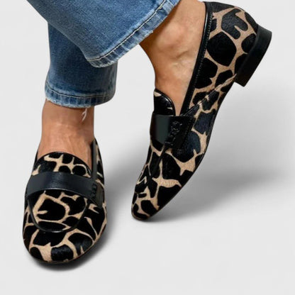 Ellen | Loafer mit Animalprint und Zierspange