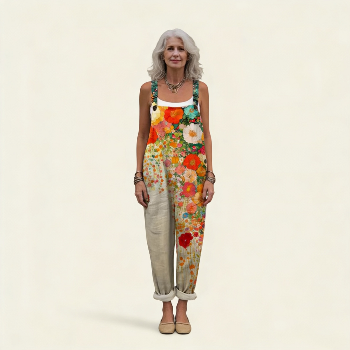 Beate | Latzhose mit Blumen in warmen Tönen