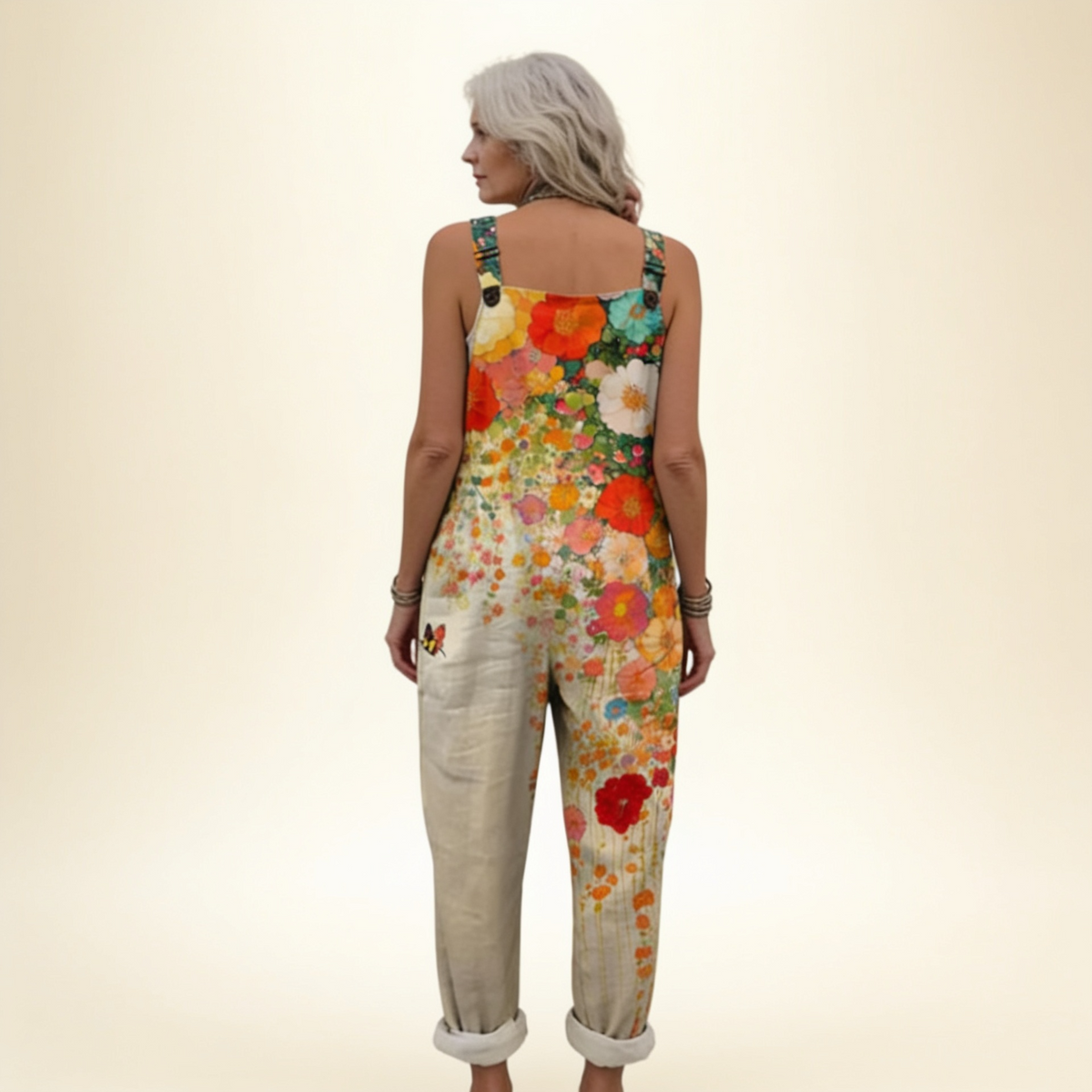 Beate | Latzhose mit Blumen in warmen Tönen