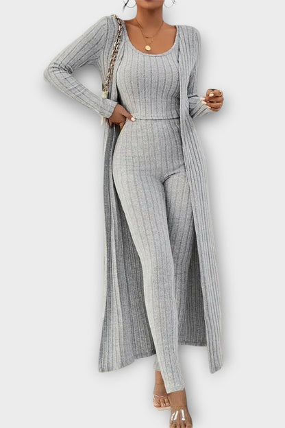 Freda | Gerippter Jumpsuit mit langer Strickjacke