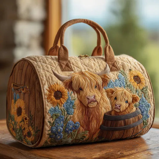 Swantje | Gesteppte Reisetasche mit Motiv Hochlandrind mit Kalb und Sonnenblumen