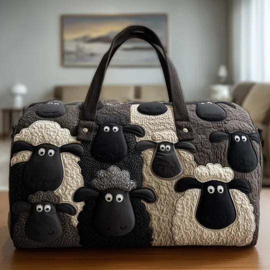 Dora-Luise | Gesteppte Reisetasche mit Motiv Schafe in Schwarz und Creme