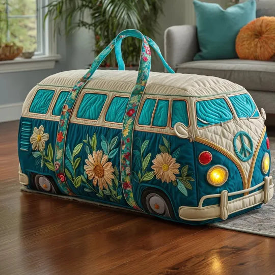 Christa-Maria | Gesteppte Reisetasche mit Motiv Campingbus in Türkis