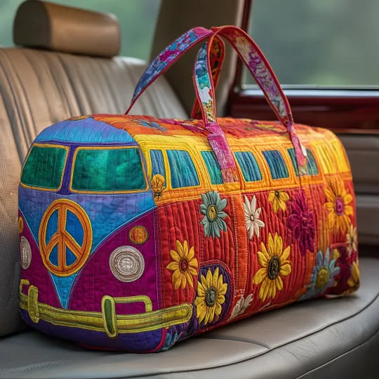 Uschi | Gesteppte Reisetasche mit Motiv Campingbus in Regenbogenfarben
