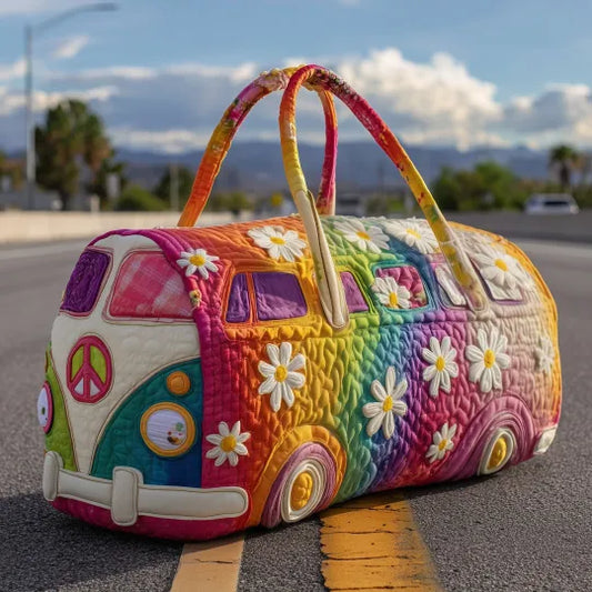 Thekla | Gesteppte Reisetasche mit Motiv Campingbus mit Gänseblümchen in Regenbogenfarben