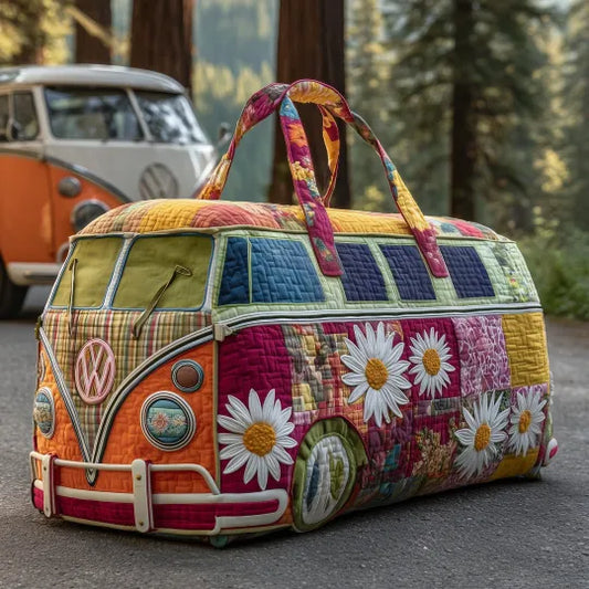 Elsa-Marie | Gesteppte Reisetasche mit Motiv Campingbus mit Gänseblümchen