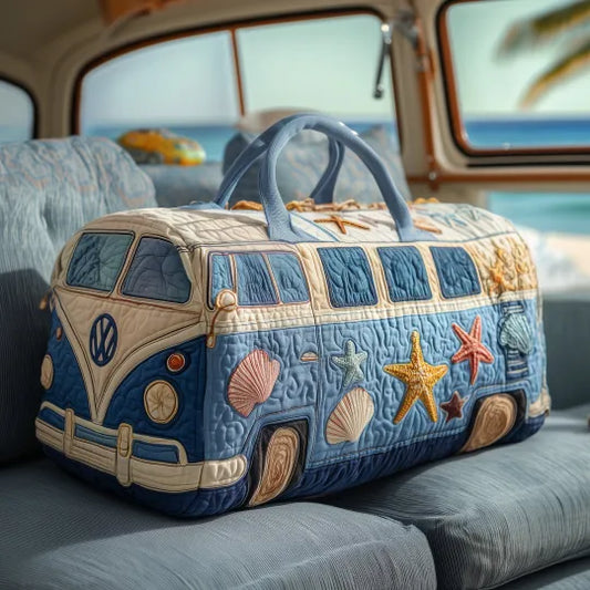 Barbara-Sophie | Gesteppte Reisetasche mit Motiv Campingbus am Strand