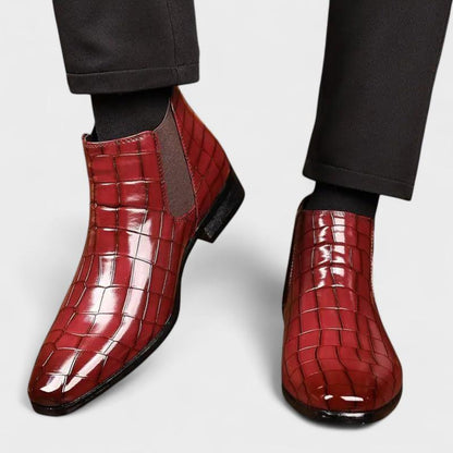 Gerhard | Bordeauxrote Chelsea-Boots in Kroko-Optik
