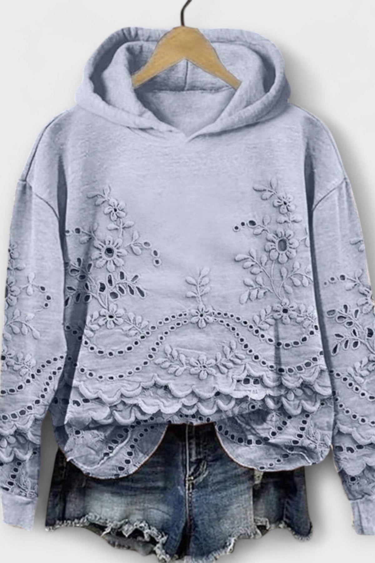 Gisela-Marie | Fliederfarbener Kapuzenpullover mit Stickerei